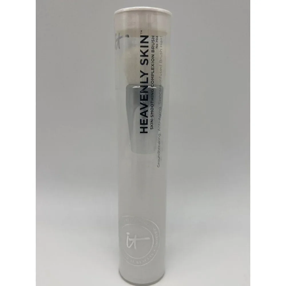 It Cosmetics Heavenly Skin-Smoothing Complexion Brush No 704